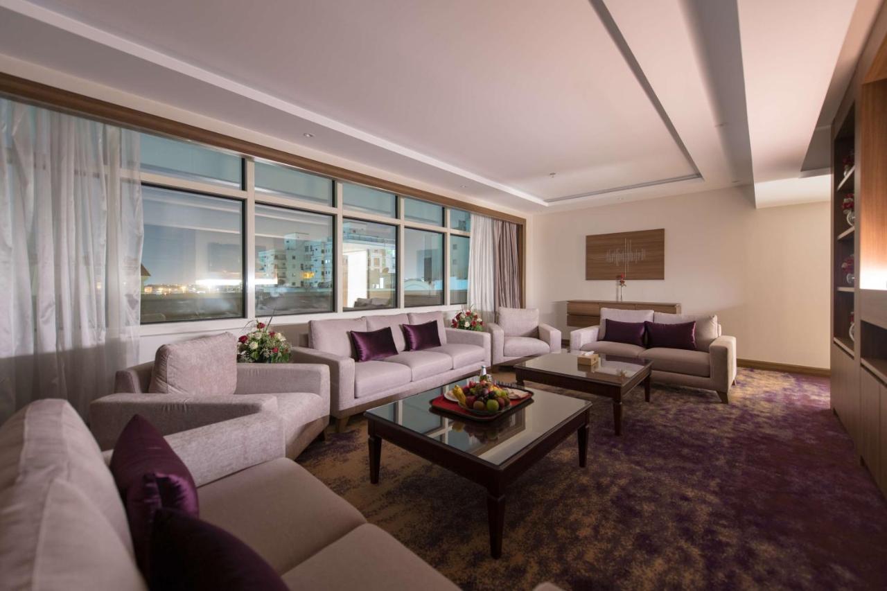 Ramada By Wyndham Continental Jeddah Hotell Eksteriør bilde