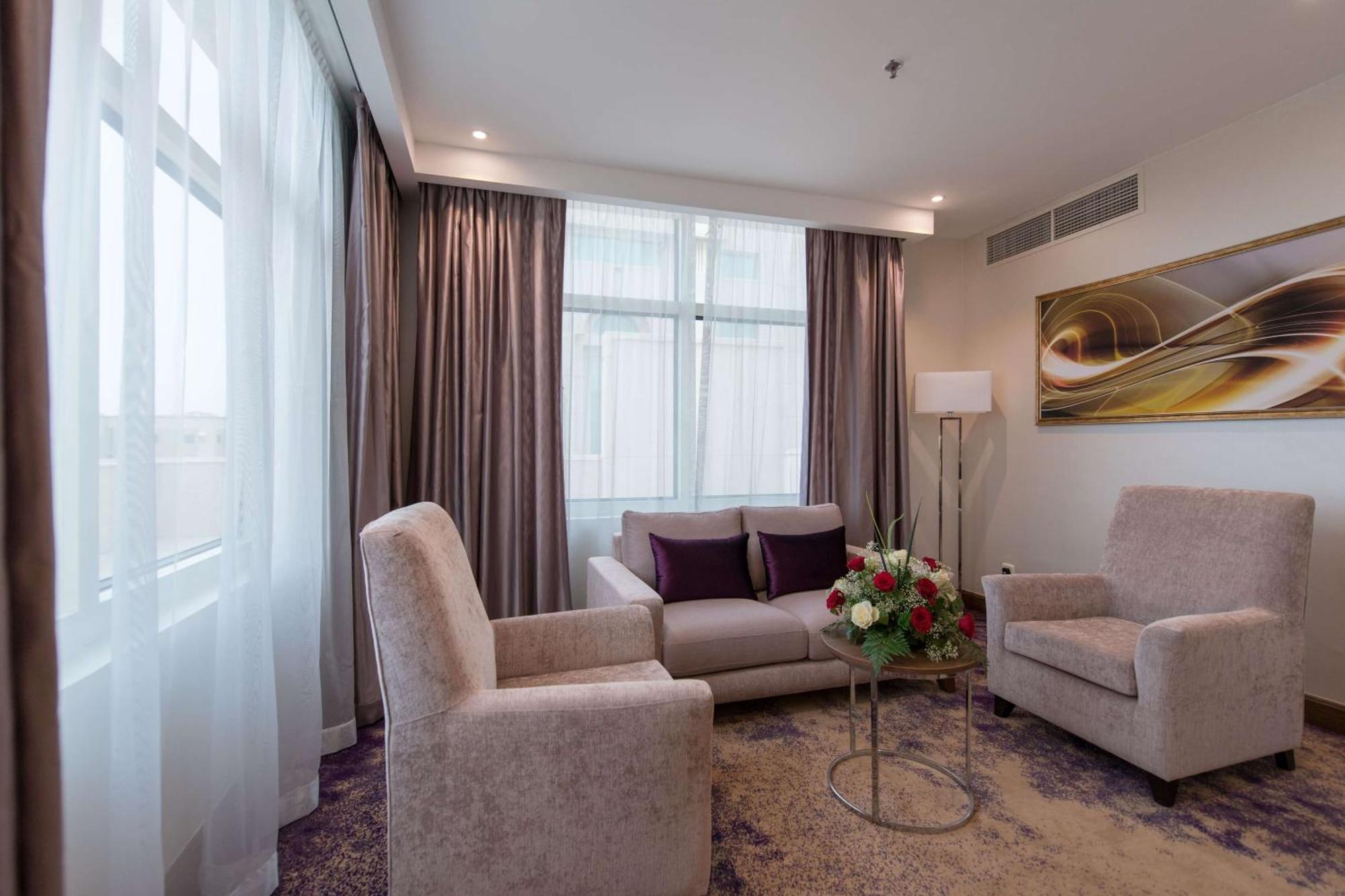 Ramada By Wyndham Continental Jeddah Hotell Eksteriør bilde