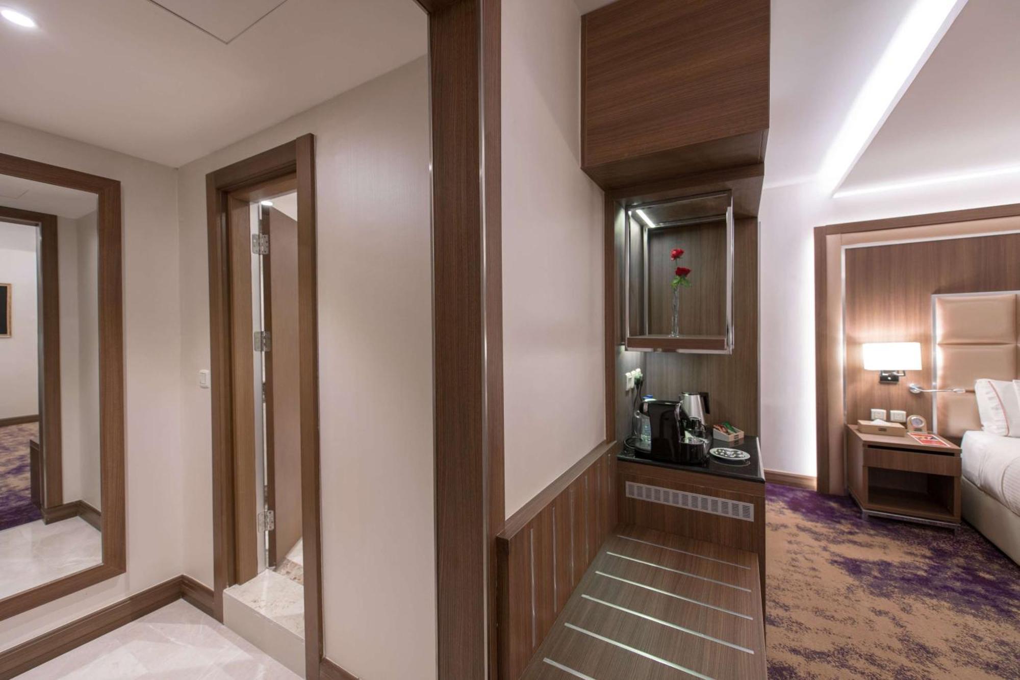 Ramada By Wyndham Continental Jeddah Hotell Eksteriør bilde