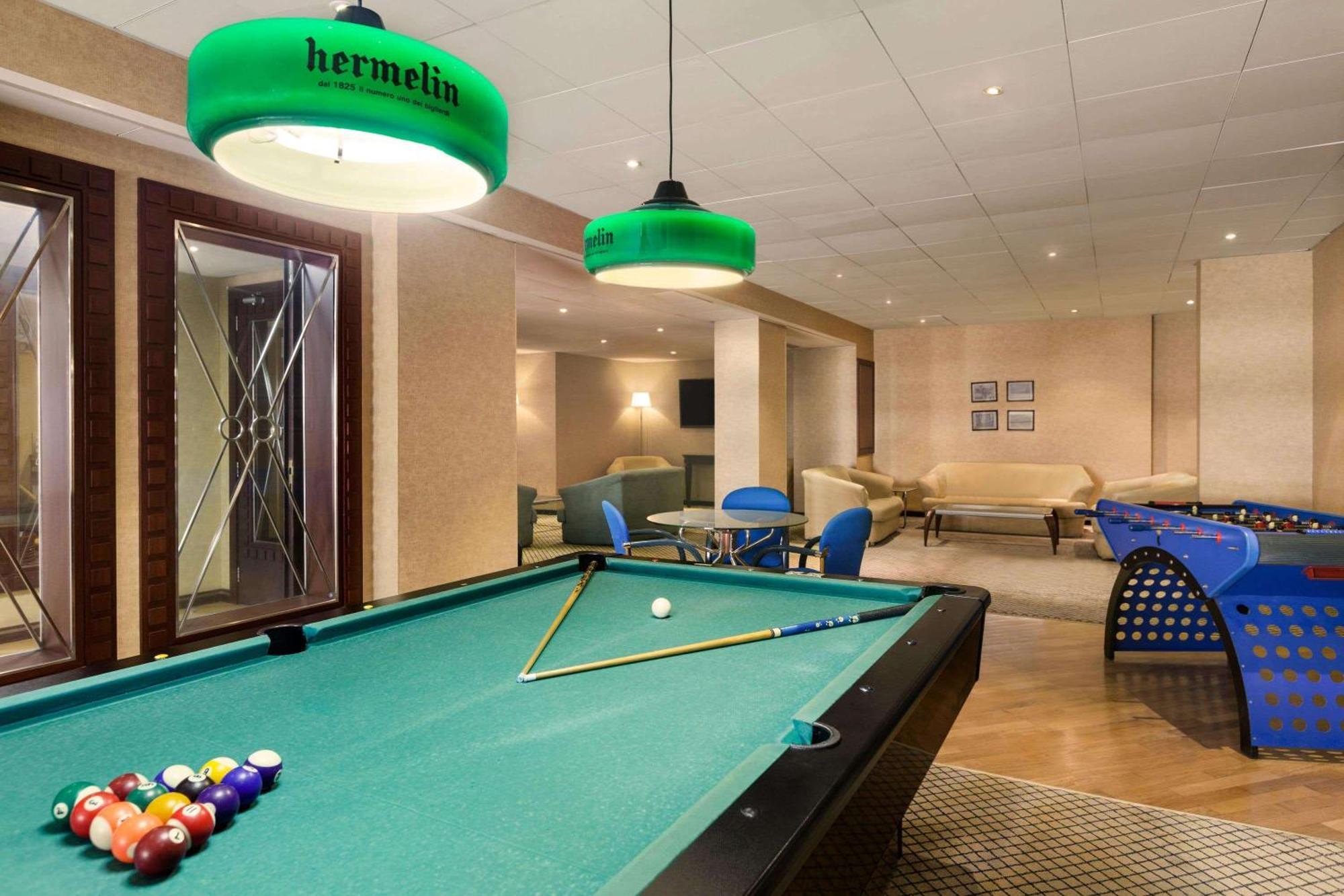 Ramada By Wyndham Continental Jeddah Hotell Eksteriør bilde